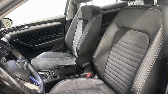 Volkswagen Passat 8 of 12