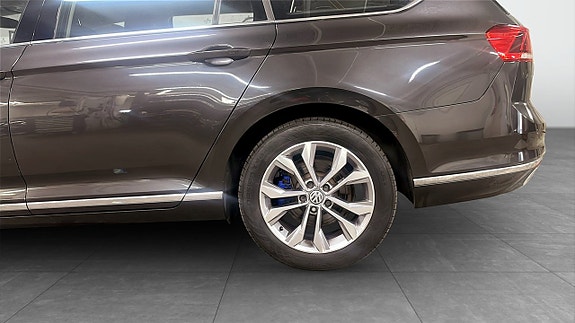 Volkswagen Passat 6 of 12