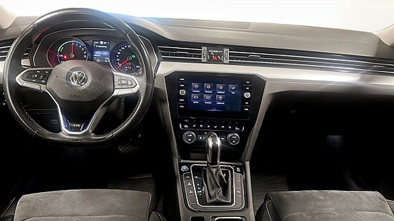 Volkswagen Passat 10 of 12
