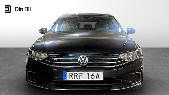 Volkswagen Passat 4 of 12