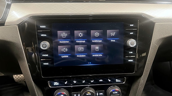 Volkswagen Passat 9 of 12