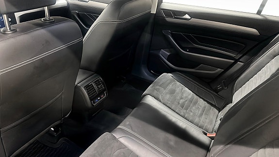 Volkswagen Passat 11 of 12
