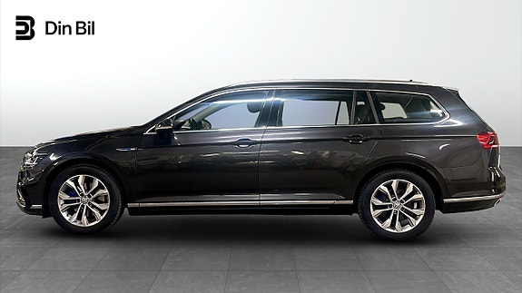 Volkswagen Passat 2 of 12