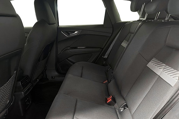 Audi Q4 e-tron 6 of 7