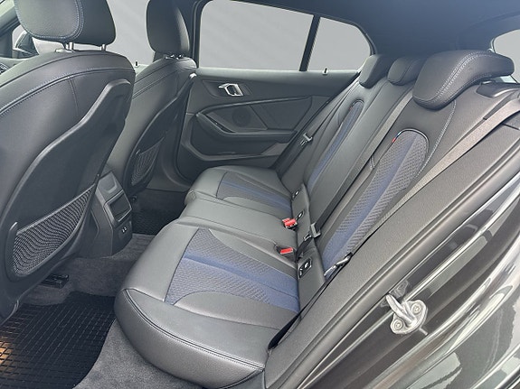 BMW 118i 16 of 23