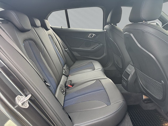 BMW 118i 17 of 23