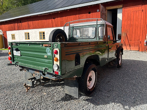 Land Rover Defender 110 2 of 2