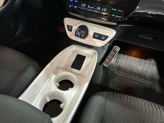 Toyota Prius 12 of 18