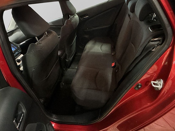 Toyota Prius 8 of 18