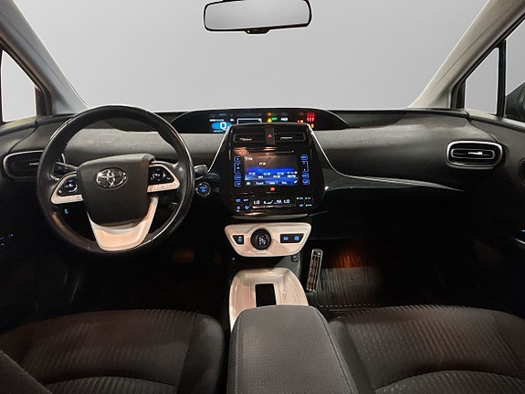 Toyota Prius 9 of 18