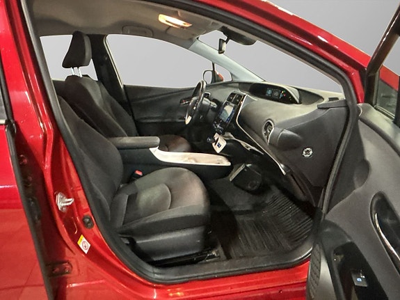 Toyota Prius 7 of 18