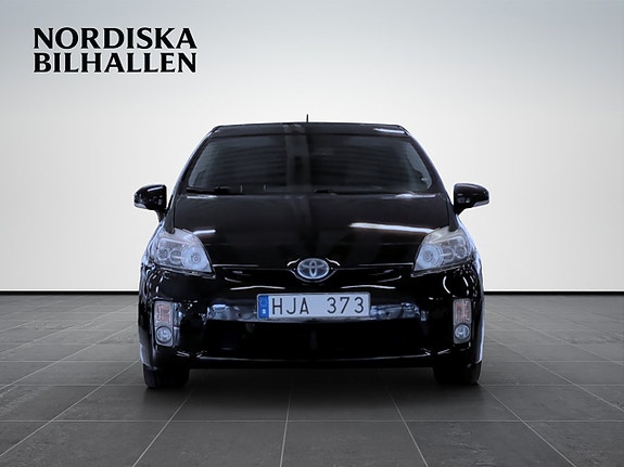 Toyota Prius 2 of 16