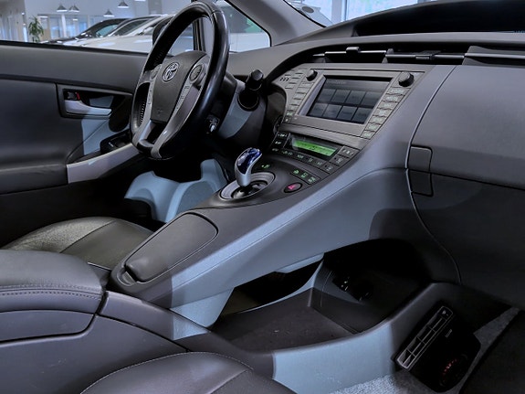 Toyota Prius 13 of 16