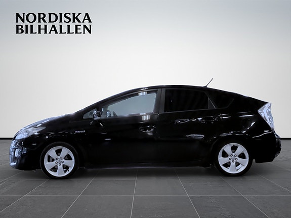 Toyota Prius 4 of 16