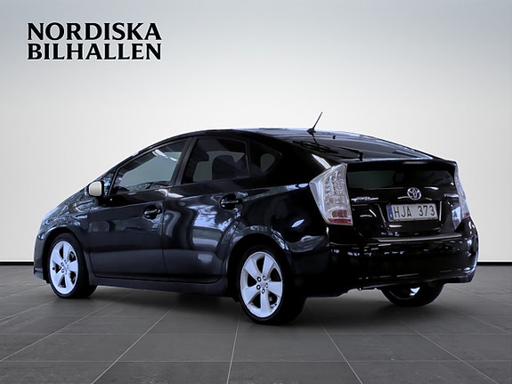 Toyota Prius 5 of 16