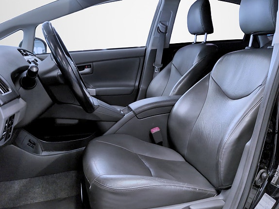 Toyota Prius 7 of 16