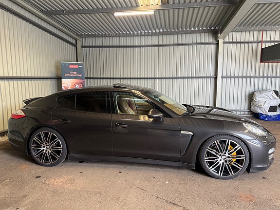 Porsche Panamera 4S 3 of 26