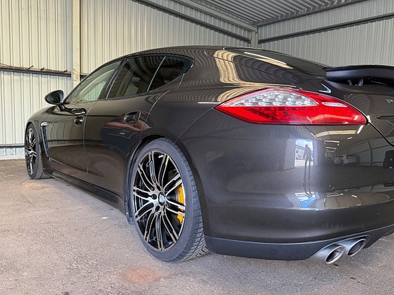 Porsche Panamera 4S 11 of 26