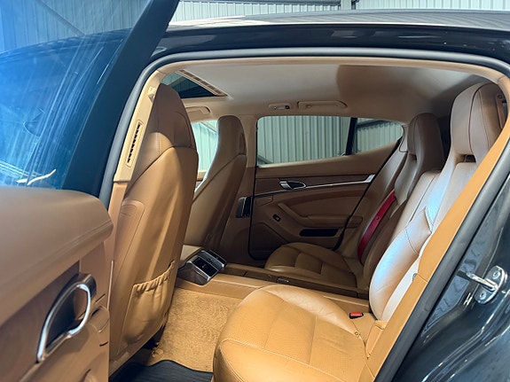 Porsche Panamera 4S 21 of 26