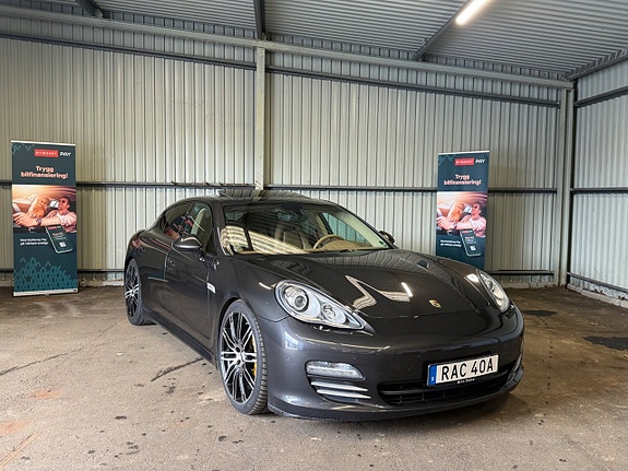 Porsche Panamera 4S 2 of 26