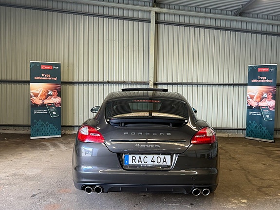 Porsche Panamera 4S 14 of 26