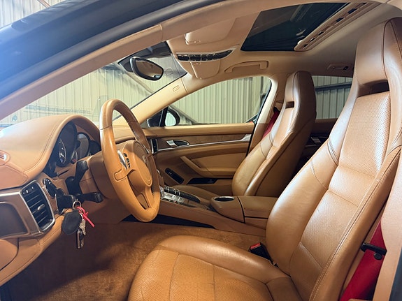 Porsche Panamera 4S 23 of 26