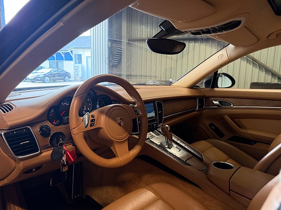 Porsche Panamera 4S 22 of 26
