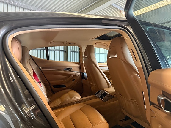 Porsche Panamera 4S 19 of 26