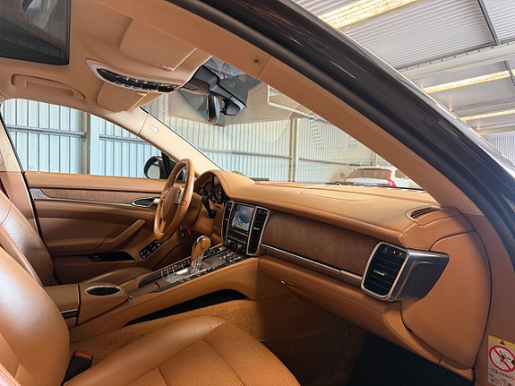 Porsche Panamera 4S 15 of 26