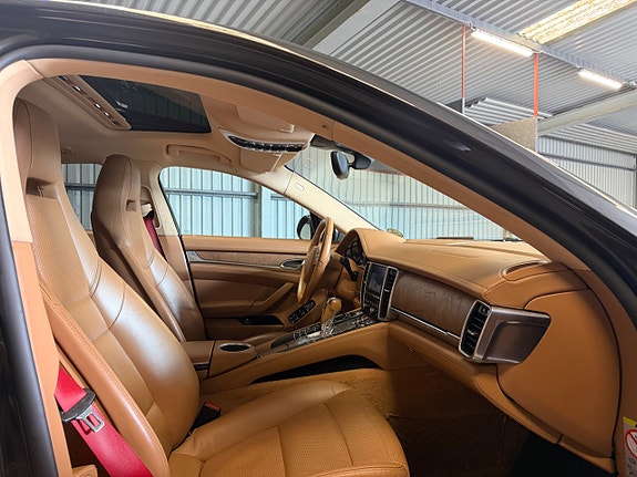 Porsche Panamera 4S 16 of 26