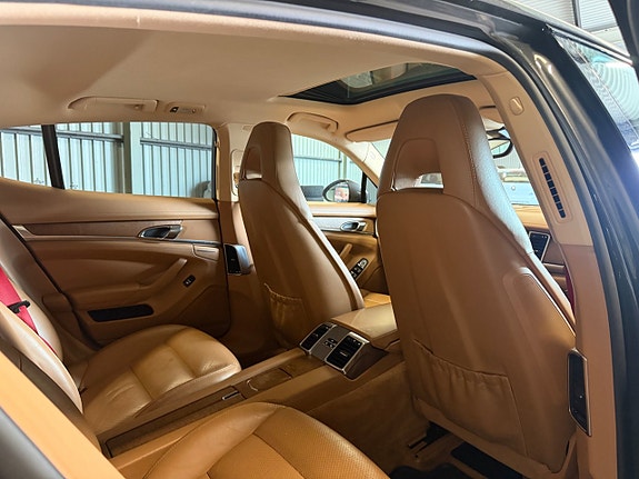 Porsche Panamera 4S 18 of 26