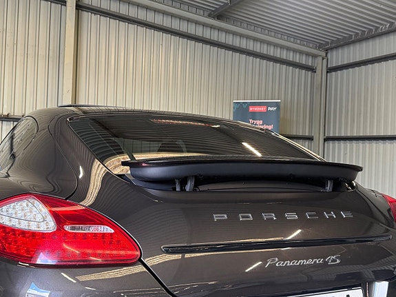 Porsche Panamera 4S 13 of 26
