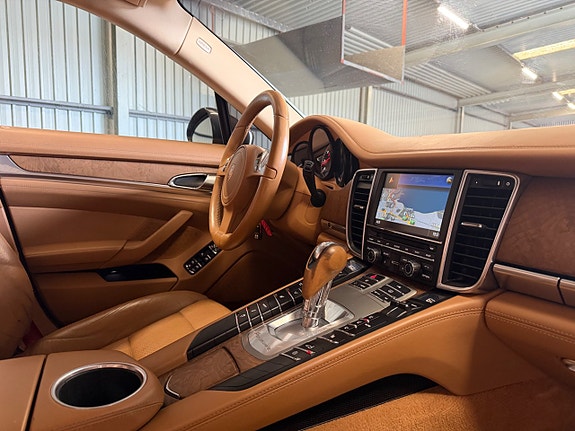 Porsche Panamera 4S 20 of 26