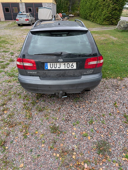 Volvo V40 3 of 3