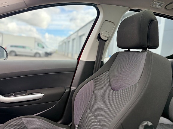 Peugeot 308 13 of 13