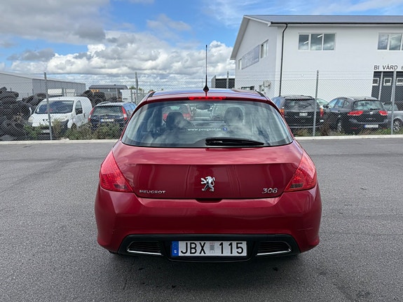 Peugeot 308 2 of 13