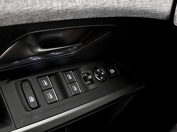 Peugeot 5008 5 of 18