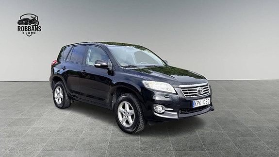 Toyota RAV4 3 of 18