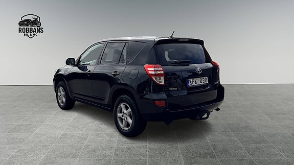 Toyota RAV4 7 of 18