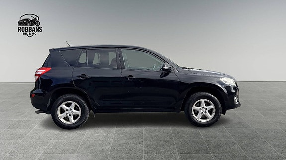 Toyota RAV4 4 of 18