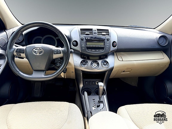 Toyota RAV4 11 of 18