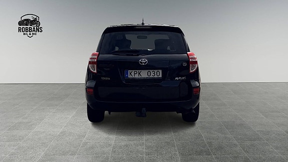 Toyota RAV4 6 of 18