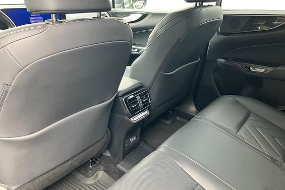 Lexus NX450h+ 15 of 23