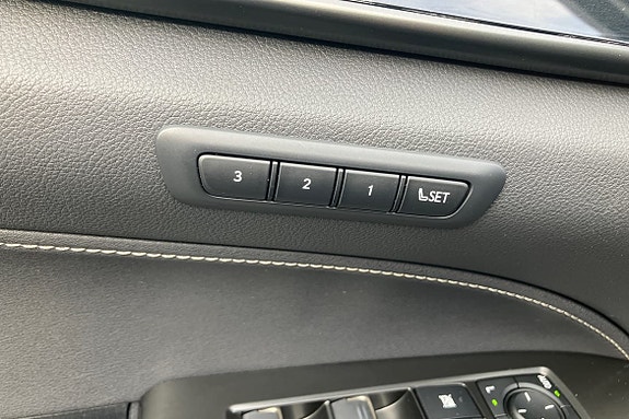 Lexus NX450h+ 19 of 23