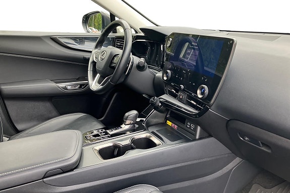 Lexus NX450h+ 7 of 23