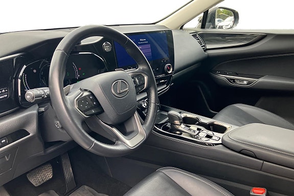 Lexus NX450h+ 17 of 23
