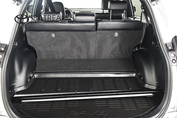 Toyota RAV4 9 of 18