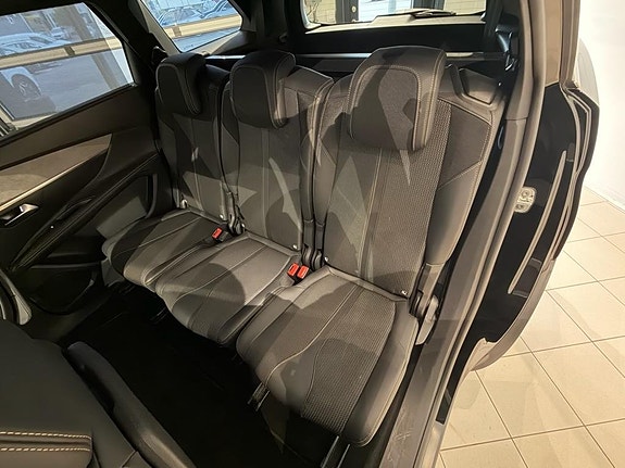 Peugeot 5008 4 of 9