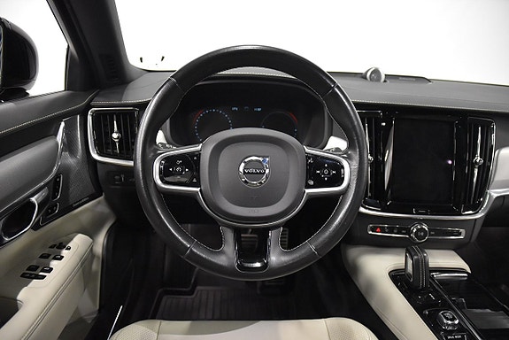 Volvo V90 2 of 30