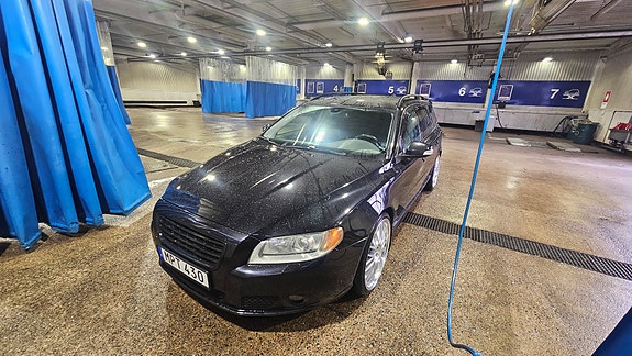 Volvo V70 7 of 9